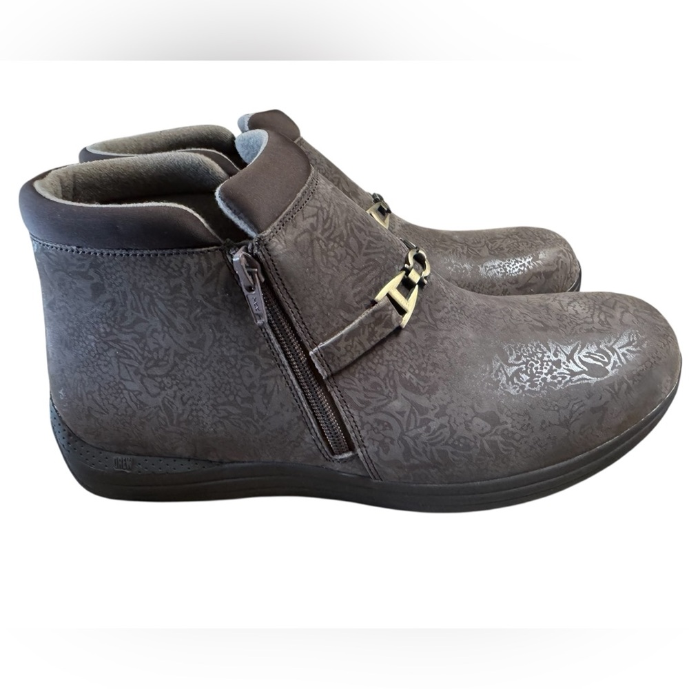 High End DREW Gray Slip On Zip Up Women's 12 Ankle Boots MINTY Mule Clogs